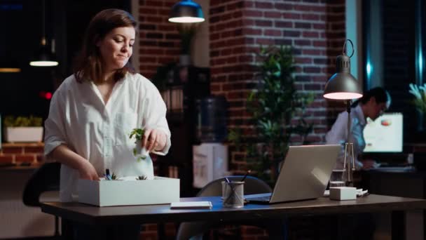 Woman Packing Desk Belongings Excited Change Offices Finally Being Promoted — Stock Video