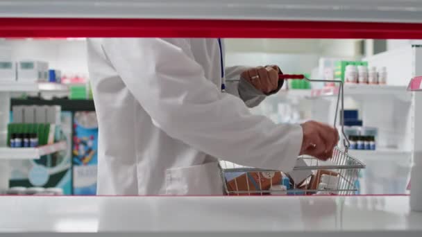 Ein Medizinisches Personal Stellt Alle Medikamente Schachteln Oder Flaschen Der — Stockvideo