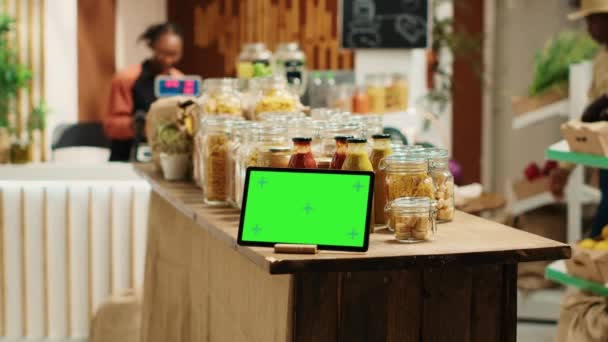 Pantalla Verde Que Muestra Tableta Tienda Comestibles Del Vecindario Admite — Vídeos de Stock