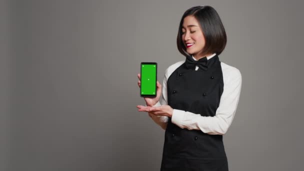 Εστιατόριο Οικοδέσποινα Παρουσίαση Smartphone Πράσινη Οθόνη Δείχνει Απομονωμένη Οθόνη Διάταξη — Αρχείο Βίντεο