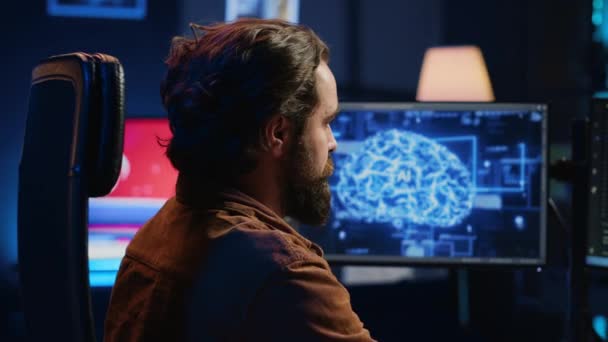Комп Ютерний Вчений Пише Код Візуалізації Нейронних Мереж Штучного Інтелекту — стокове відео