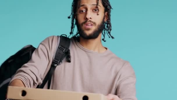 Portrait Bipoc Courier Delivering Pizza Order Client Delivery Part Time — Stock Video