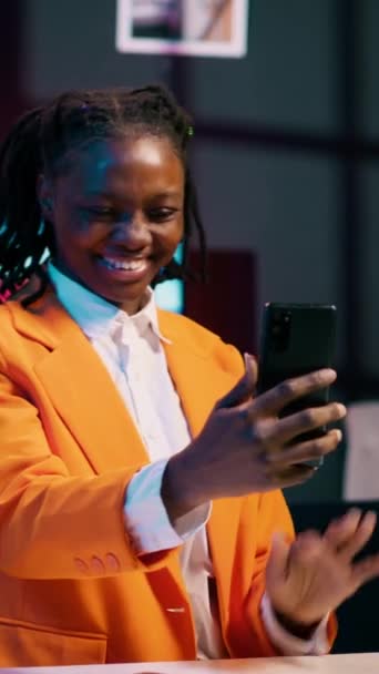 Vertical Video Afroamerikanischer Student Der Einem Online Karrierekurs Videocall Teilnimmt — Stockvideo