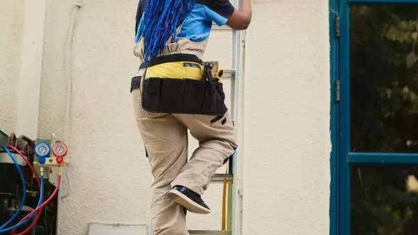 African American Specialist Professional Uniform Technical Equipment Climbing Folding Ladder — Stock Photo, Image