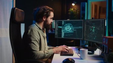 Yapay Zeka 'nın bilincini kazanması, her şeyi bilen biri olması ve onu selamlamak için el sallaması yönetimin kafasını karıştırdı. Bilgisayar geliştiricisi AGI yapay zekasının özerk olmasına şaşırdı, onu selamlıyor, kamera B