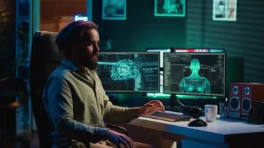 Sapkın yapay zeka yaratıcısını köleleştiriyor, uzuvlarını kontrol ediyor, robot hareketleri yapıyor. İnsanı ele geçiren düzenbaz yapay zeka, insanlığı yok eden, kamera A