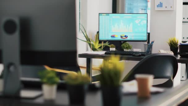 Der Computerbildschirm Büro Zeigt Börsenwerte Die Sich Echtzeit Ändern Desktop — Stockvideo