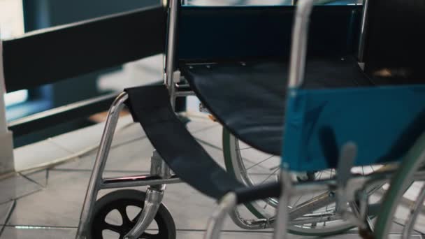 Cadeira Rodas Escritório Oferecendo Ajustes Para Tornar Trabalho Local Mais — Vídeo de Stock