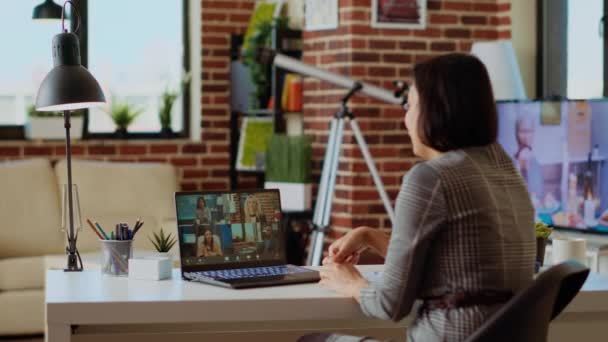 Remote Professional Holding Session Webinar Participants Videoconference Meeting Cozy Apartment — Stock Video