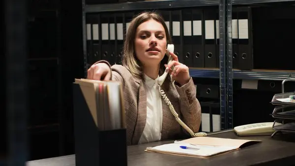 Female Investigator Makes Phone Call Police Agency Office Inquiring Forensic — Stock Photo, Image