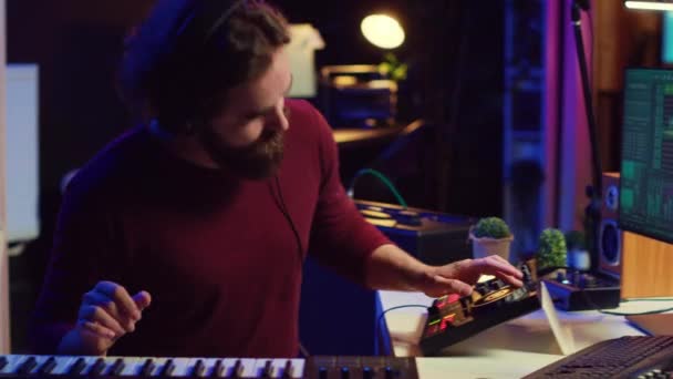 Zenész Termelő Kiváló Minőségű Zongora Dallamok Daw Szoftver Felvétel Egy — Stock videók