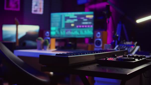 Lege Studio Thuis Uitgerust Met Mixen Soundboard Paneel Andere Muziekinstrumenten — Stockvideo