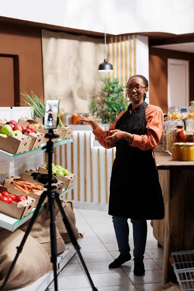 African American Owner Sustainable Shop Promotes Fresh Local Organic Products — Stock Photo, Image