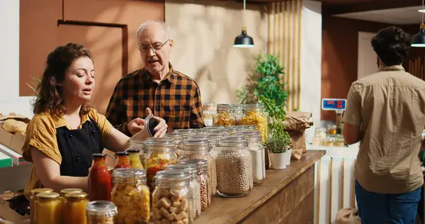 Sustainable Zero Waste Supermarket Seller Assisting Elderly Client His Shopping — Stock Photo, Image