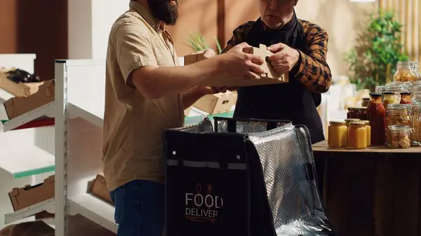 Deliveryman Providing Organic Zero Waste Supermarket Food Orders Customers Helped — Stock Photo, Image