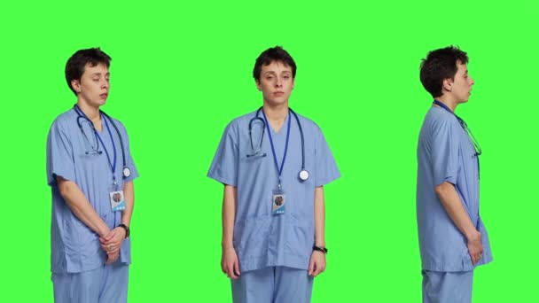 Ontevreden Verpleegster Die Nee Zegt Zucht Tegen Groene Achtergrond Teleurgesteld — Stockvideo