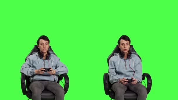 Çevrimiçi Video Oyunları Turnuvasını Kazanan Gururlu Oyuncu Yeşil Perde Arkaplanına — Stok video