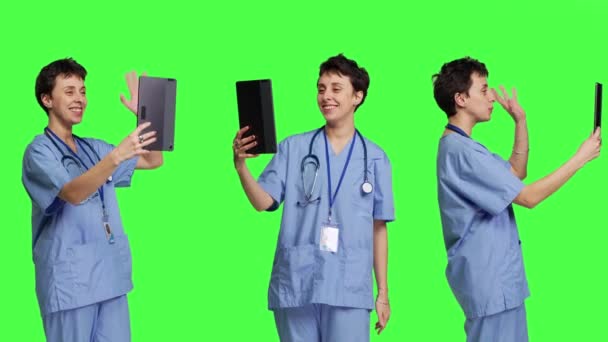 Sağlık Uzmanları Hastalarla Video Bağlantısı Kurup Tedavi Check Testlerini Tartışıyorlar — Stok video