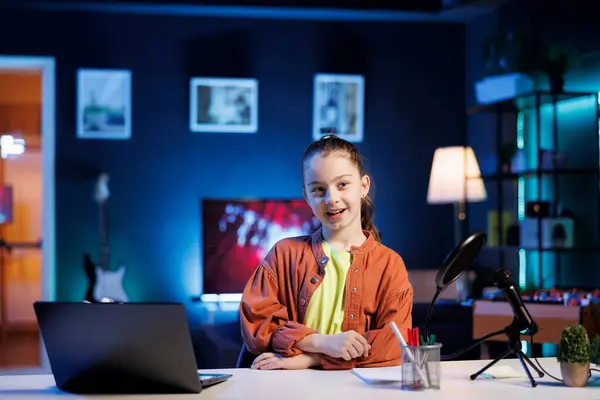 Kid Content Producer Utilizes High Quality Recording Gear Shoot Introductory — Stock Photo, Image