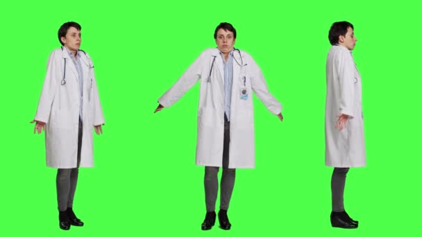 Orvos Bizonytalan Valamiben Stúdióban Vonakodik Nem Tudja Helyes Válasz Doktor — Stock videók