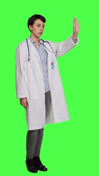 Vista Lateral Médico Mujer Saludando Pidiendo Gente Que Venga Chequeo — Vídeos de Stock