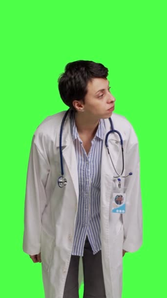 Frontansicht Ärztin Die Sich Nach Patienten Umsieht Die Vorsorgeuntersuchungen Kommen — Stockvideo