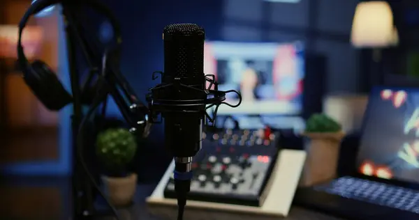 Снимок Высокотехнологичного Микрофона Использовался Создания Качественного Онлайн Шоу Канала Lifenews — стоковое фото