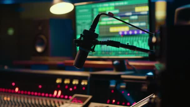 Порожня Професійна Студія Звукозапису Аудіопрограмним Забезпеченням Кнопками Керування Столом Або — стокове відео
