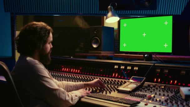 Audio Expert Editace Skladeb Online Lekci Greenscreen Míchání Nové Melodie — Stock video