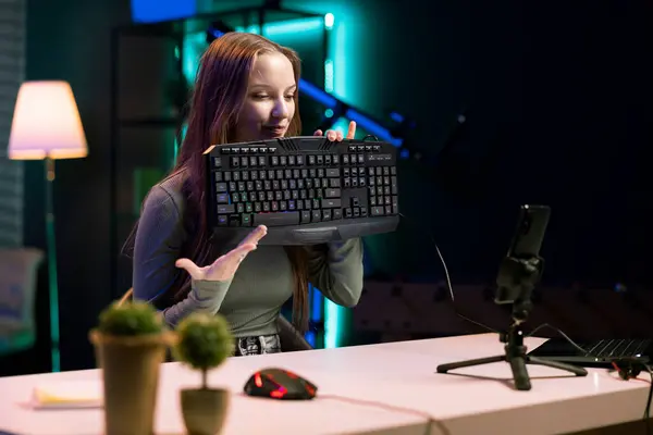 Young Influencer Testing Mechanical Keyboard While Doing Review Personal Studio — Stock Photo, Image