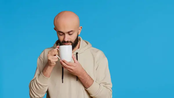 Muslim Person Enjoying Fresh Caffeine Aroma Studio Drinking Cup Coffee — Stock Photo, Image