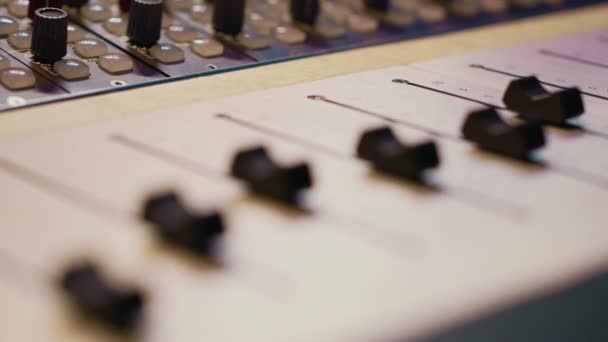 Předzesilovací Knoflíky Spínače Mixážní Panelové Desce Audio Stereo Zařízení Používané — Stock video