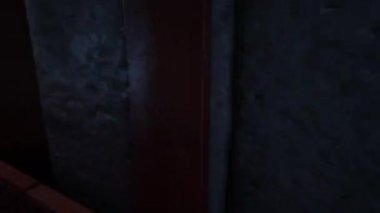 Endüstriyel makine sıraları, taşıma bantları ve robotik kolları olan kocaman boş bir depo. Sanayi santralinde CNC makineleri ve montaj hatları, 3 boyutlu animasyon çekimleri