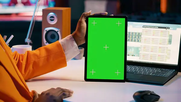 African American Girl Holding Tablet Greenscreen Layout Conducting Data Analysis — Stock Photo, Image