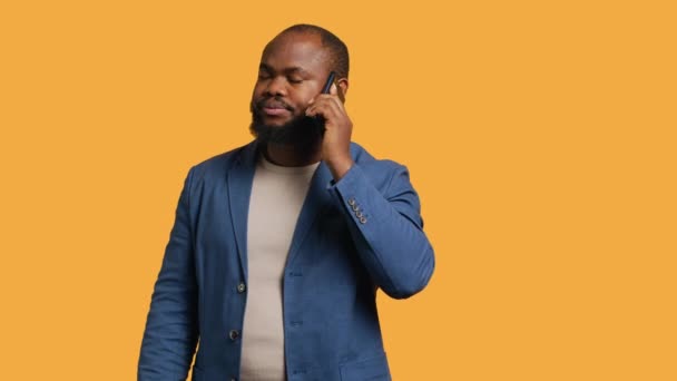 African American Man Disagreeing Friend Telephone Call Shaking Head Studio — Stock Video