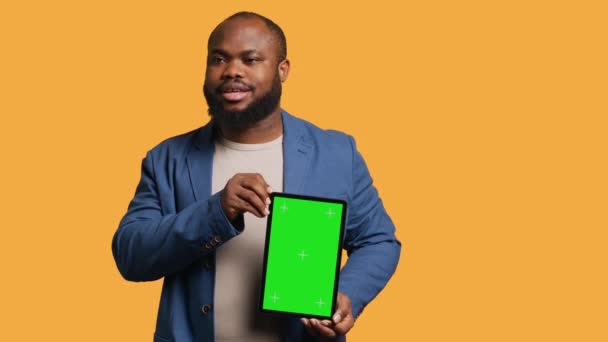 Amused African American Man Laughing While Presenting Tablet Green Screen — Stock Video