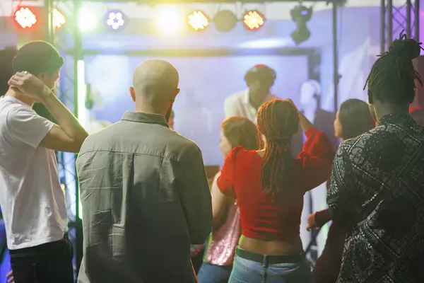 Young People Standing Dancefloor While Attending Electronic Music Concert Nightclub Rechtenvrije Stockfoto's