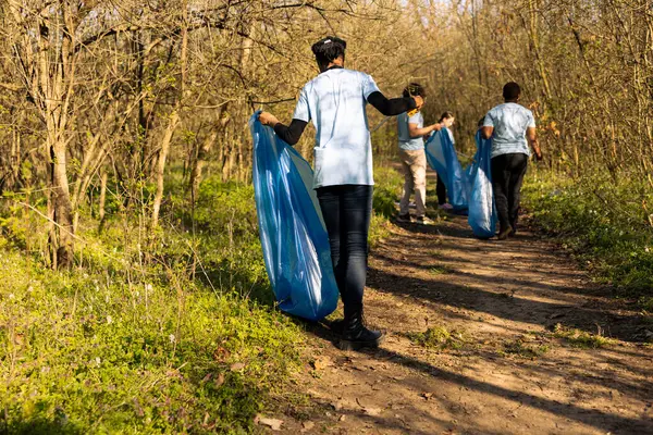Africano Americano Mudança Climática Voluntário Agarrando Lixo Saco Trabalhando Para — Fotografia de Stock