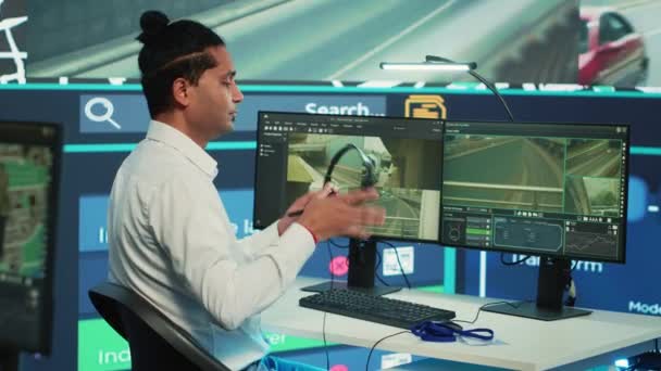 Indický Operátor Call Centra Poskytuje Zákazníkům Aktuální Informace Objednávce Zajišťuje — Stock video