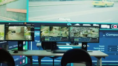 Kamu güvenlik gözlem odası CCTV uydu sistemi, radar ve sensörlerle donatılmıştır. Trafiği güvenlik kameralarından izlemek için kullanılır. Hükümet kentsel keşif için GPS 'i.