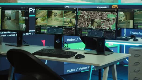 사무실은 Cctv 시스템 모니터링과 감시에 작동합니다 컴퓨터와 화면이있는 전망실은 레이더와 — 비디오