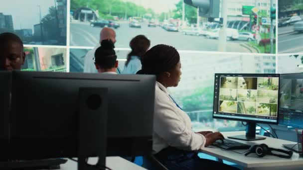 African American Employee Gathers Data Cars Traffic Red Light Radar — Αρχείο Βίντεο