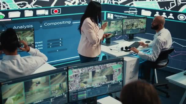 Indian Manager Her Team Monitoring Delivery Cars Traffic Best Routes — Stock videók