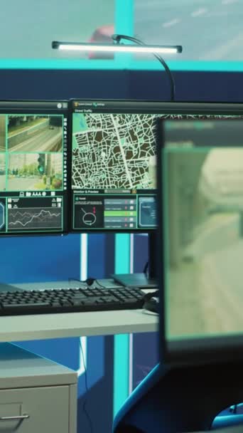 Vertical Video Biuro Agencji Bezpieczeństwa Publicznego Wyposażone Satelitarny System Kamer — Wideo stockowe