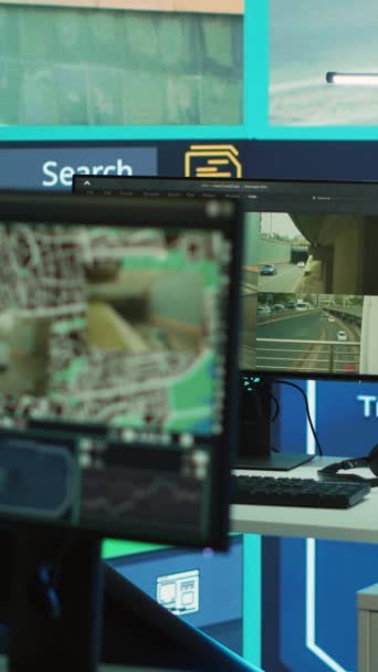 Вертикальное Видео Пустой Офис Государственной Службы Использует Записи Видеонаблюдения Обеспечения — стоковое видео