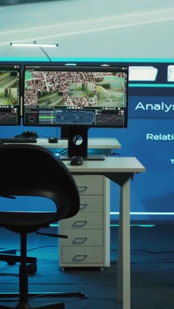 Κάθετη Βίντεο Κενό Γραφεία Ένα Δωμάτιο Παρακολούθησης Που Χρησιμοποιείται Για — Αρχείο Βίντεο