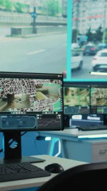 Uydu temelli CCTV ağına sahip dikey video genel savunma ofisleri otoyol trafiğini izlemek için gerçek zamanlı gözetim görüntüleri kullanır. İdari iletim ve keşif hizmetleri