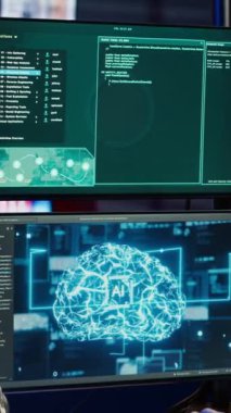 Yapay zeka makinesini kullanarak, anti virüs yazılımları tarafından tespit edilemeyen sıfır gün kullanımını öğrenen dikey video siber suçlu. Hacker, senaryo hilesi için yapay zeka teknolojisi kullanıyor.