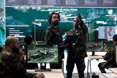 Askeri mühendislik ekibi taktik verileri keşif radar mobese sistemi ile işliyor. Savunma operasyonları sırasında askerlere yardım etmek için savaş alanı haritaları oluşturuyorlar. Görev için istihbarat toplayın..