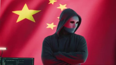 Çinli isimsiz hackerlar grubu Çin Siber Güvenlik Merkezi 'nde ulusal bayrak ile suç faaliyetlerini ve propagandayı denetliyor. Otokrasi ve diktatörlükle ilgili sahte haberler yaymak. Kamera A.